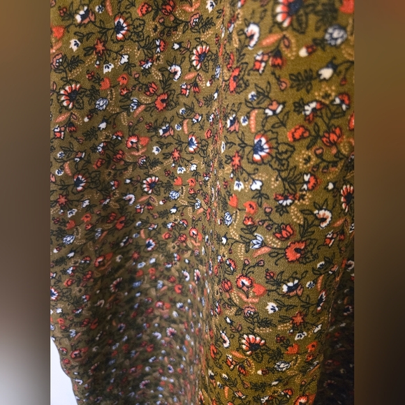 Abercrombie‎ & Fitch Olive Green Floral Sleeveless V-neck Romper - Picture 2 of 7